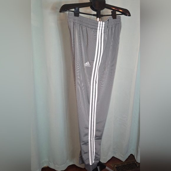 Adidas Mens, Jacket and taper Pants Green size XL, SUITS MULTI  SPORT grey four. - Picture 2 of 16